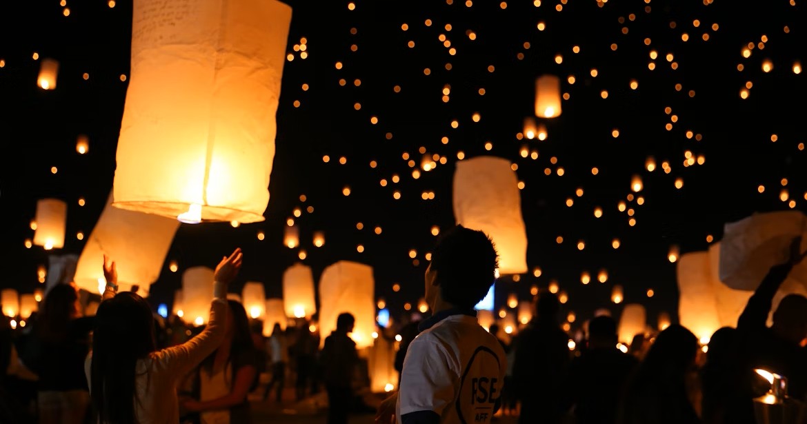 photo-1523296066596-7ff8bb6e6d29